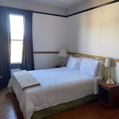 Royal Hotel Chilliwack Dış mekan fotoğraf