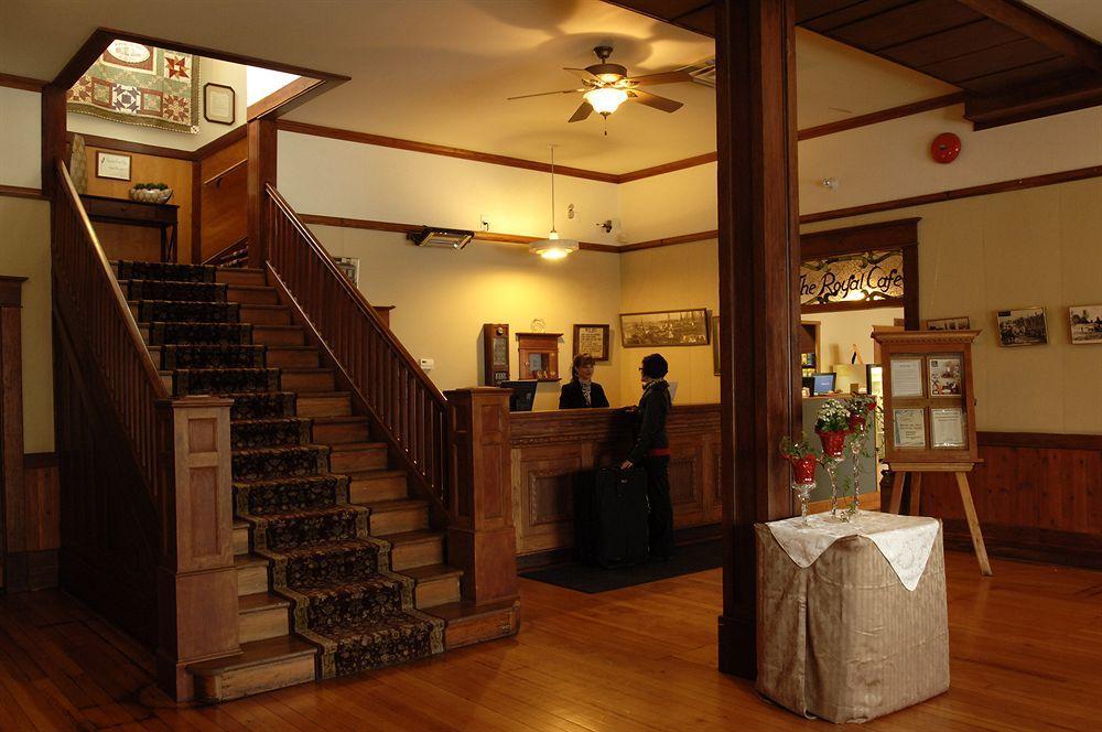 Royal Hotel Chilliwack Dış mekan fotoğraf
