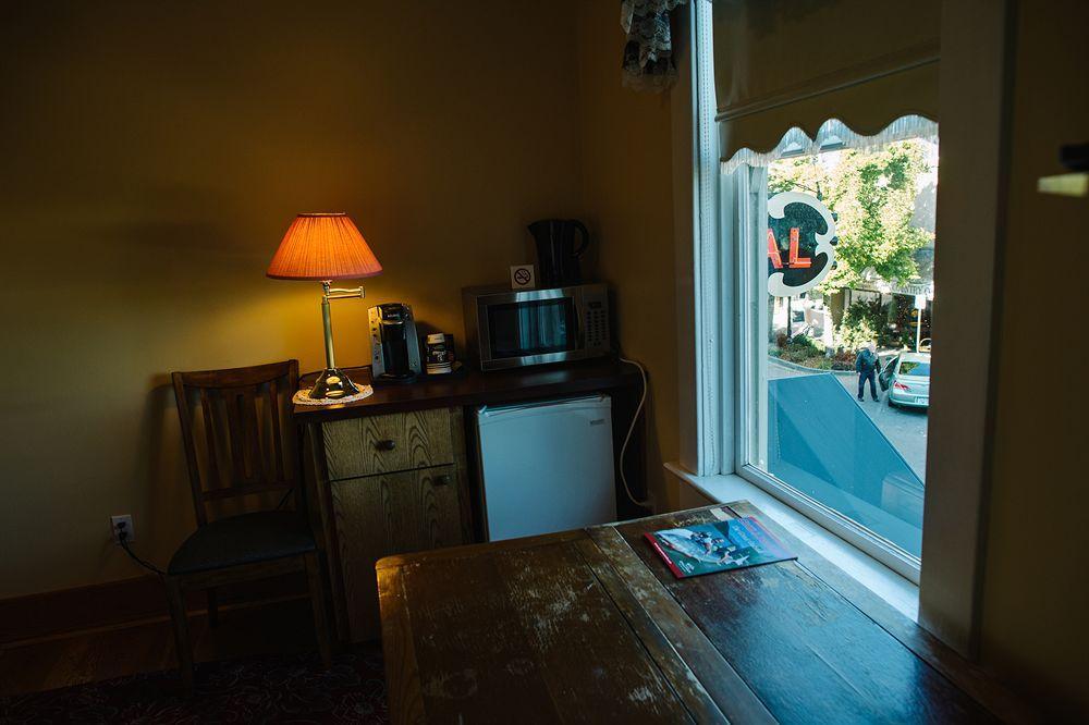 Royal Hotel Chilliwack Dış mekan fotoğraf