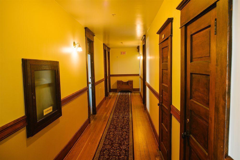 Royal Hotel Chilliwack Dış mekan fotoğraf